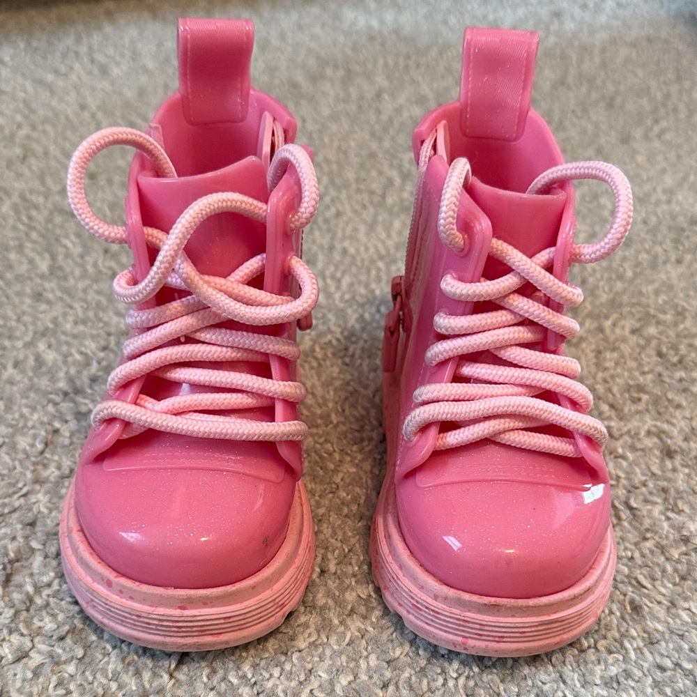 Mini Melissa Pink boots for girls. Side zipper And shoe string.